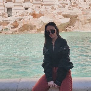 Meet your Posher, Casey